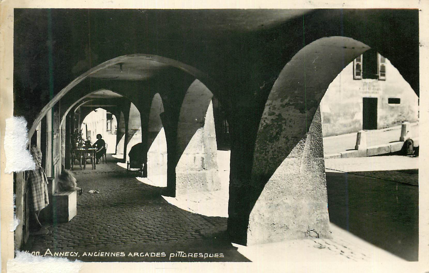 Annecy, old picturesque arcades — unidentifiable publisher, series number not legible