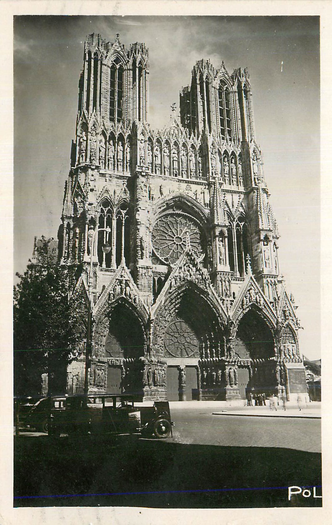 CPM Reims La Cathedrale 