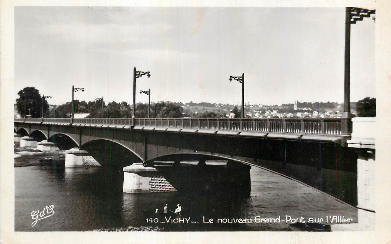 CPM Vichy Le nouveau Grand Pont sur l Allier 