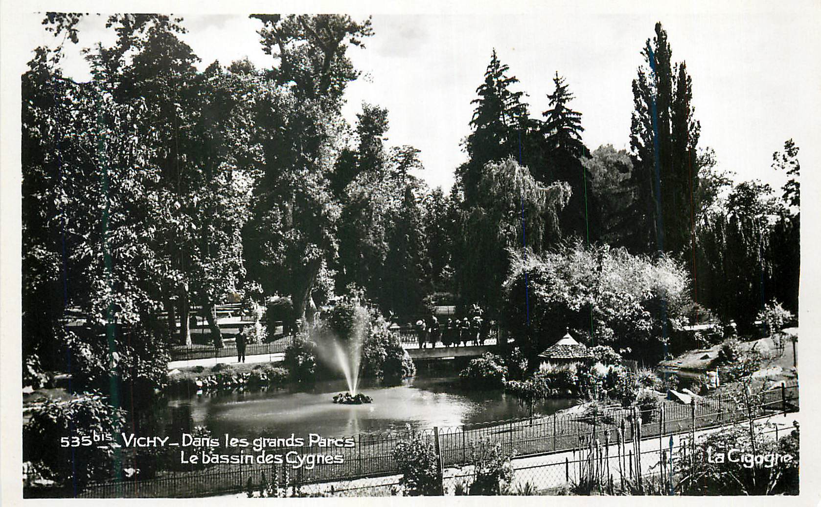 CPM Vichy Dans les grands Parcs Le bassin des Cygnes 