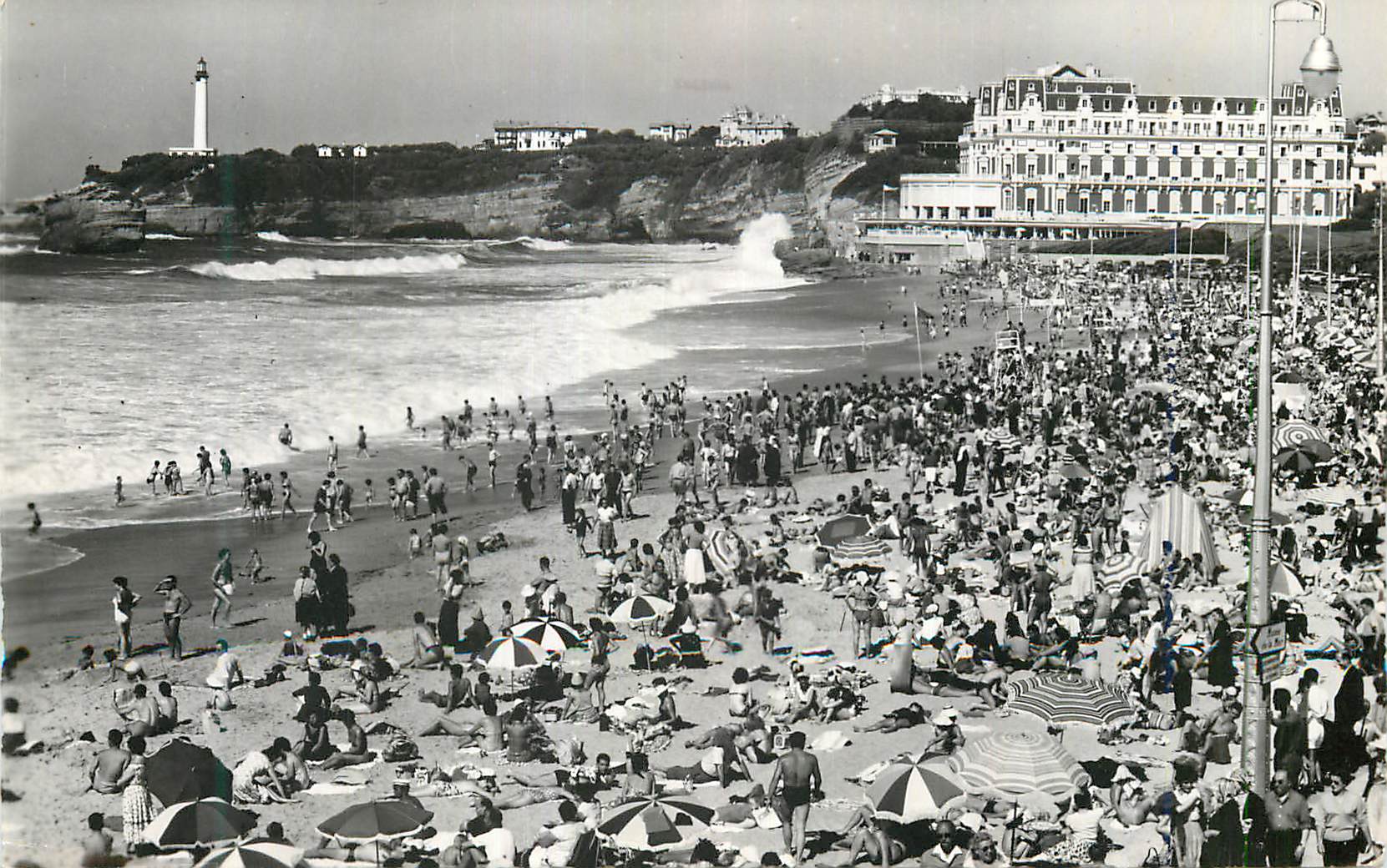 CPM Biarritz La Grande Plage et l Hotel du Palais 