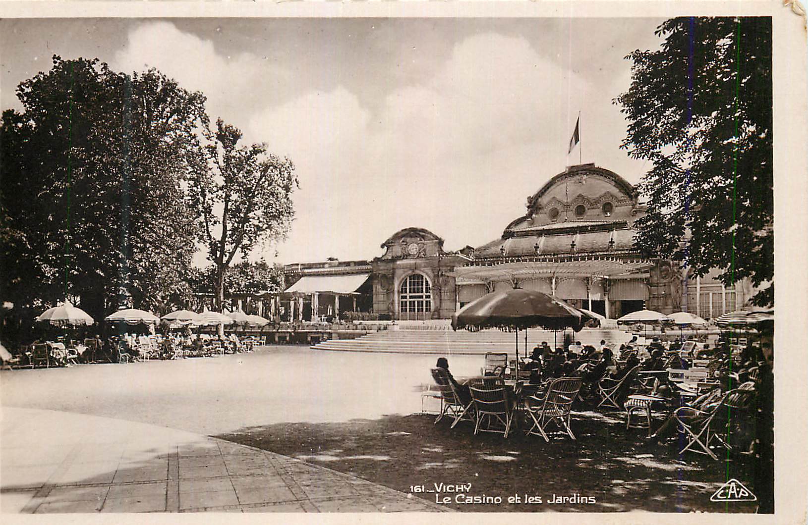 CPM Vichy Le Casino et les Jardins 