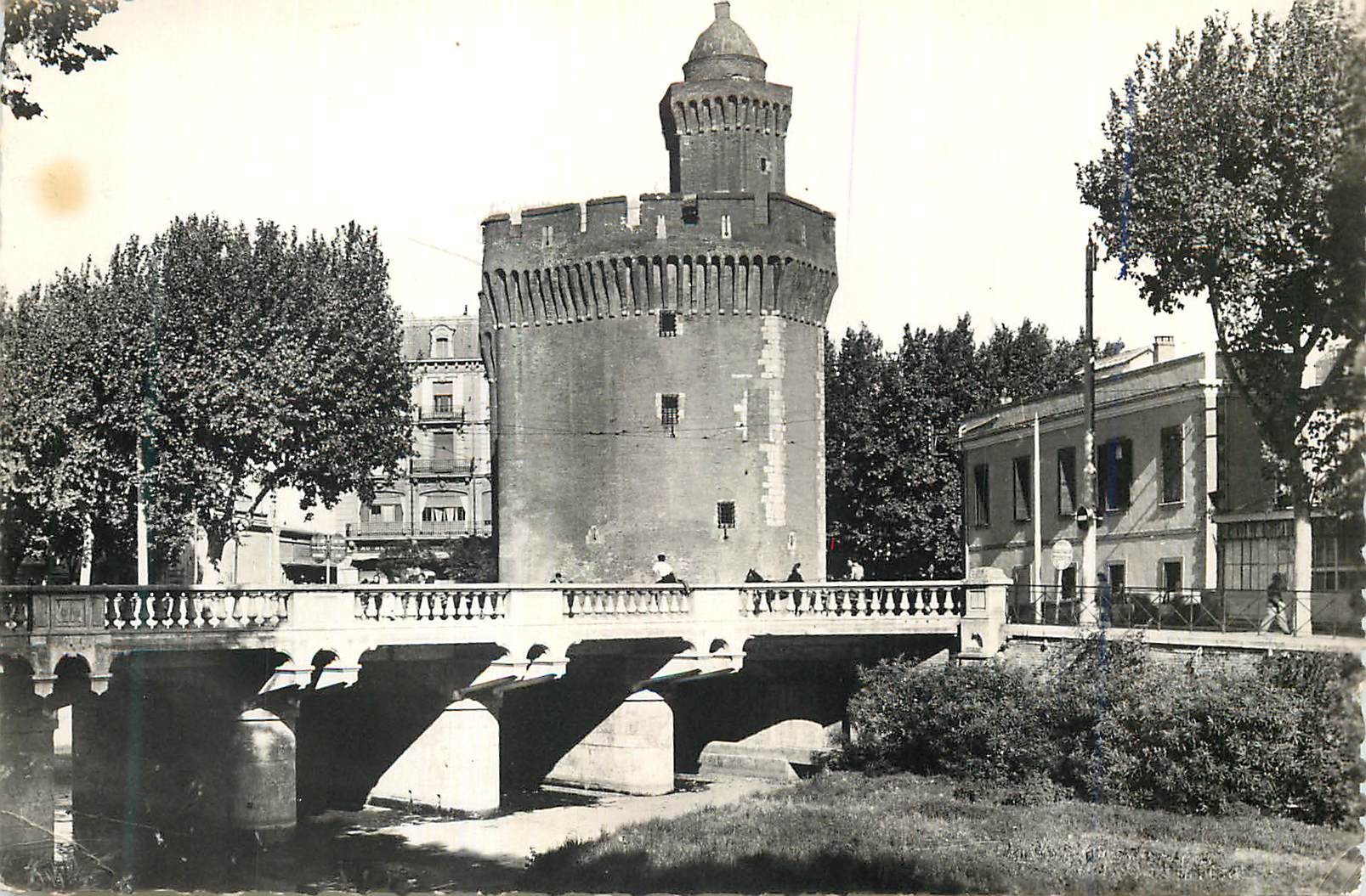 CPM Perpignan PO Le Castillet et le Pont sur la Basse 