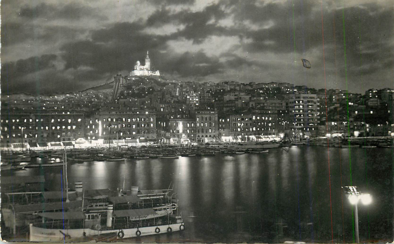CPM Marseille Illuminations de ND de la Garde dominant le vieux Port la nuit Bateaux