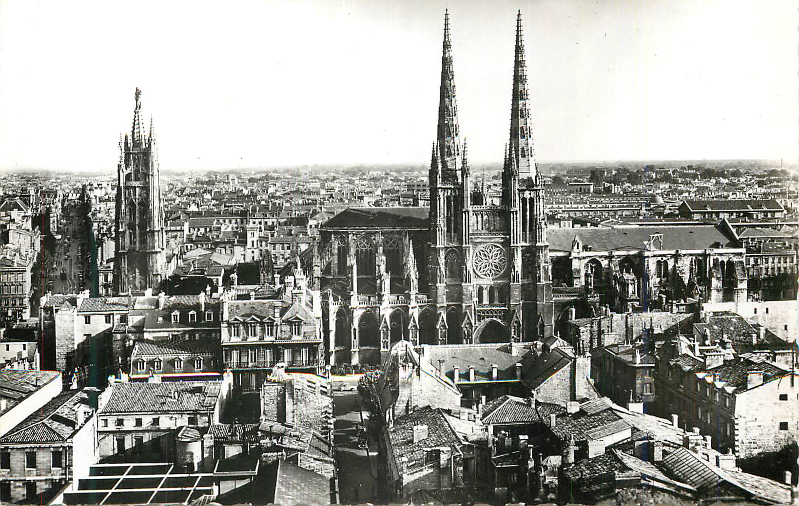 CPM Bordeaux Gironde Facade Nord de la Cathedrale St Andre et la Tour Pey Berland 