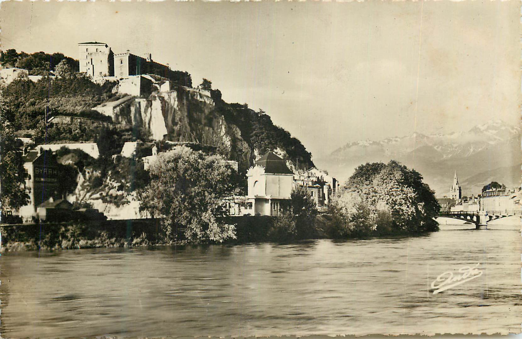 Château de Chillon — vue sur le lac et les montagnes — Onda