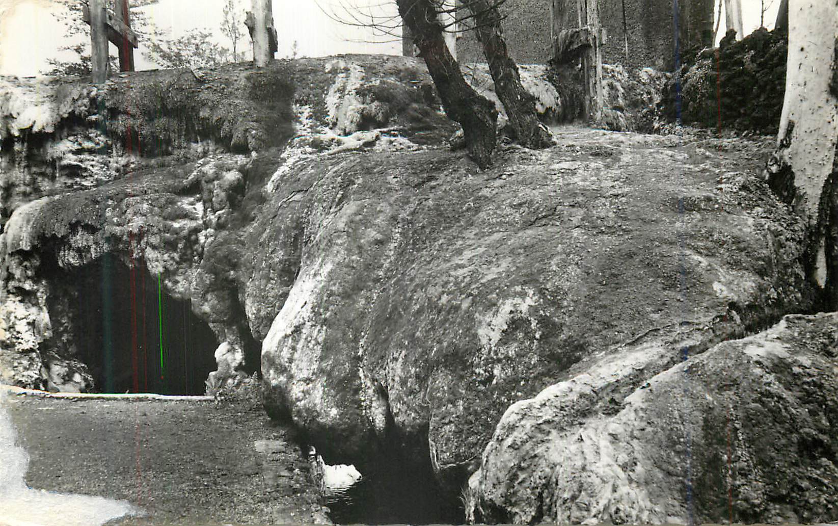 CPM Clermont Ferrand P de D Fontaine petrifiante du Pont Naturel de Saint Alyre 
