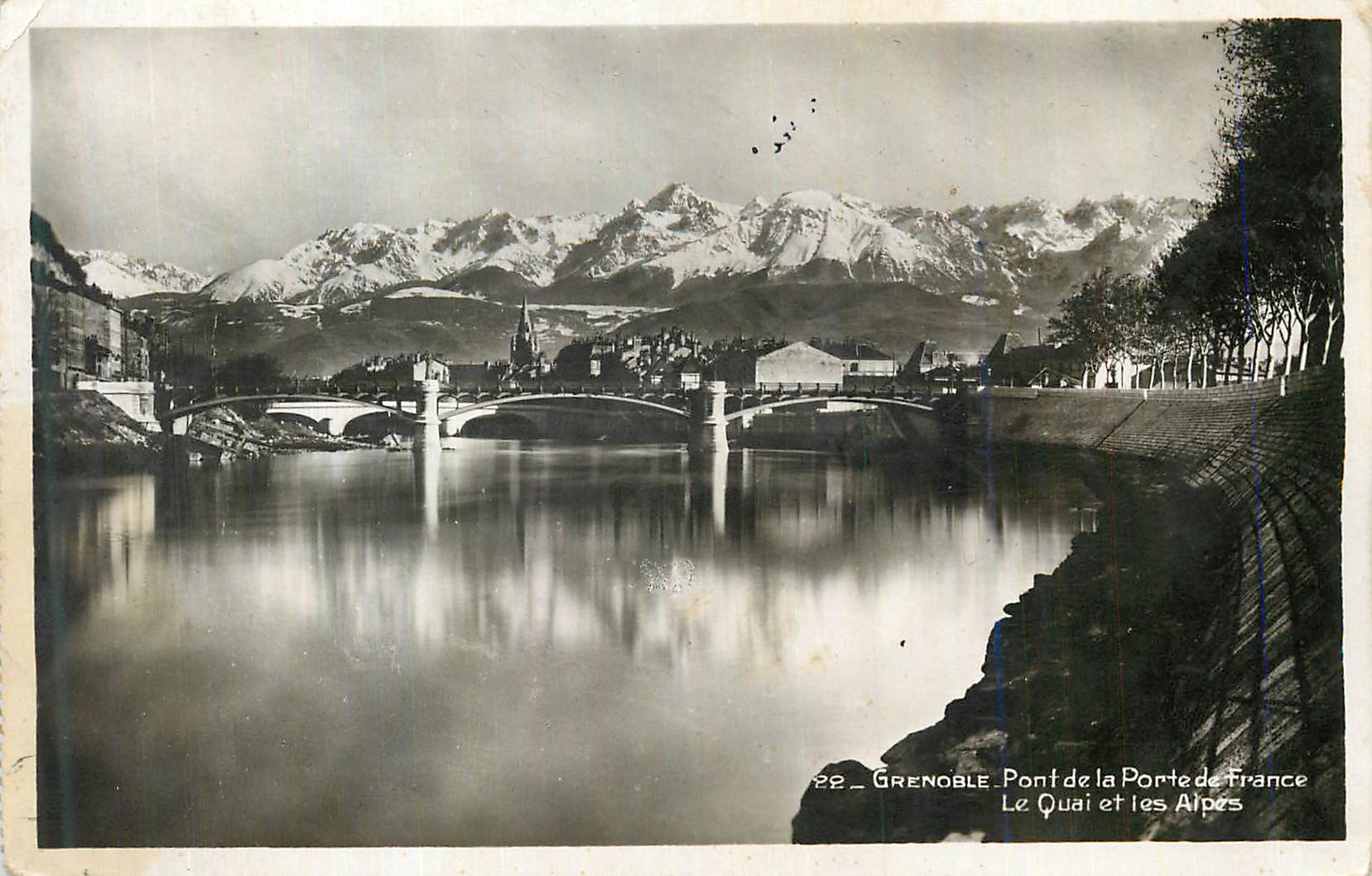 Grenoble — Pont de la Porte de France et le Quai — vue sur les Alpes