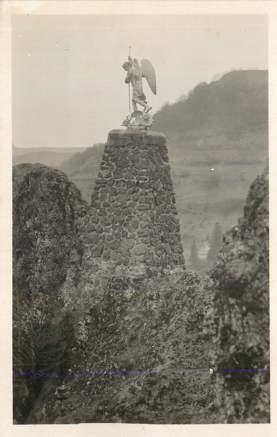 CPM Thezac Cantal Statue de St Michel au sommet du Rocher St Michel 