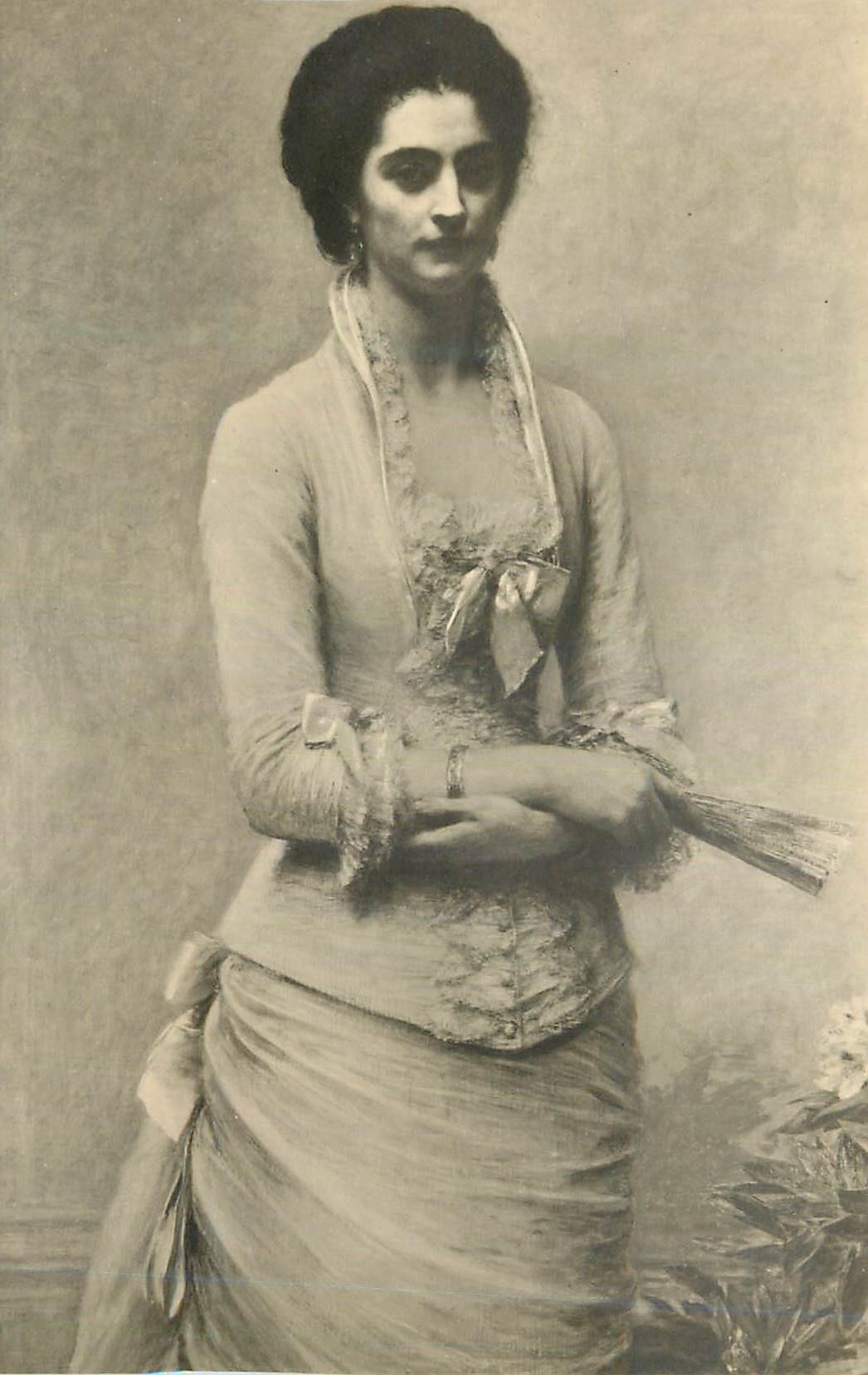 Portrait d'une femme — tenue élégante avec bouquet — éditeur inconnu, n° de série non visible
