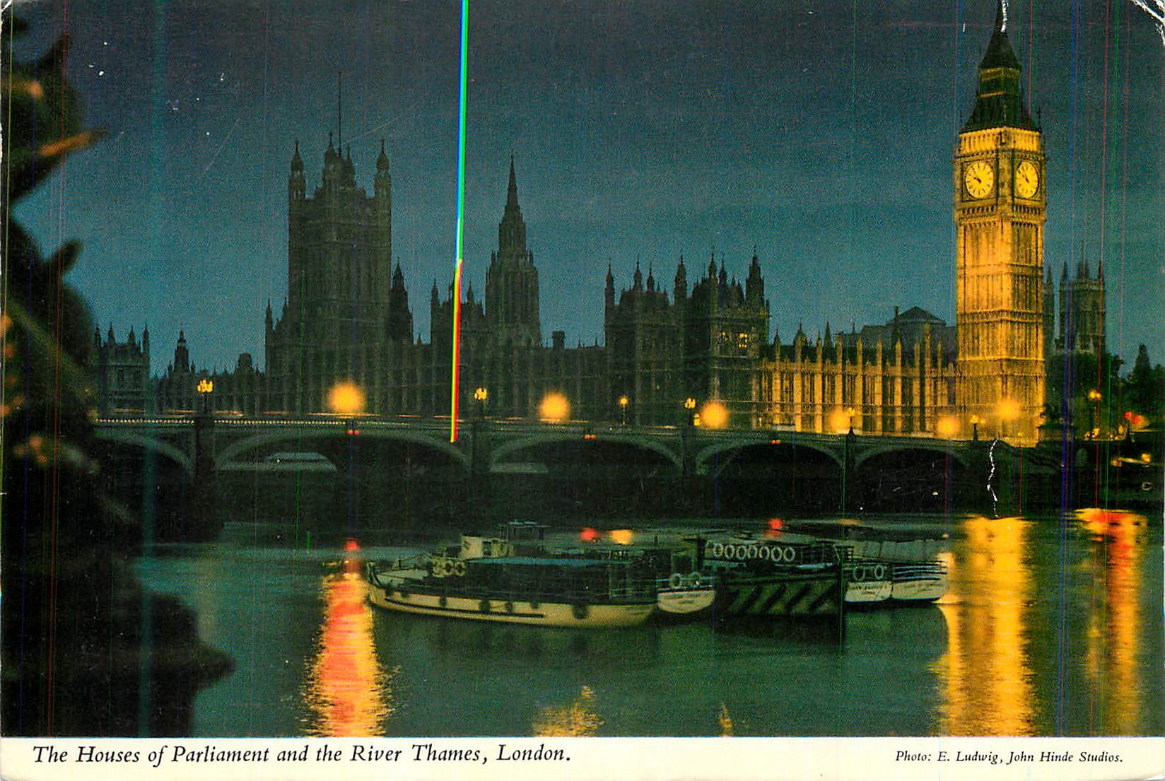 Les Chambres du Parlement et la rivière Thames, Londres — Photo E. Ludwig, John Hinde Studios