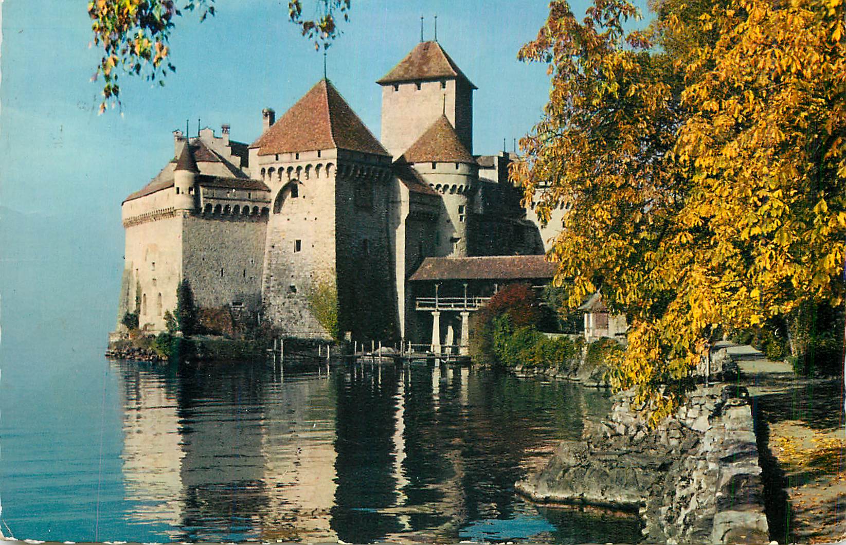 CPM Lac Leman Le Chateau de Chillon en Automne 