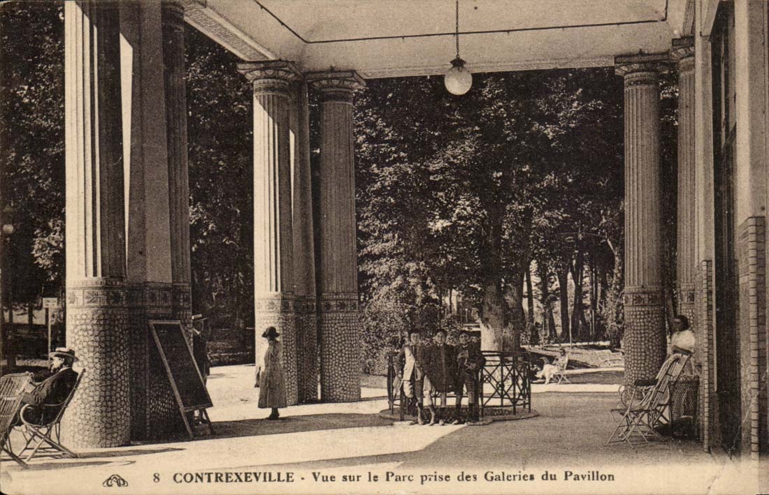 Contrexeville CPA Vue sur le parc prise des galeries du pavillon