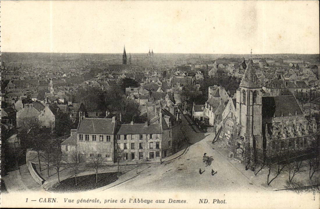 Caen CPA Vue generale prise de l'abbaye aux Dames
