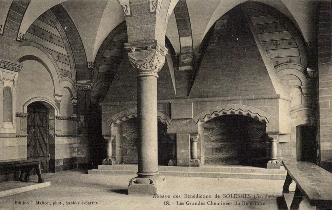 CPA Abbaye des Benedictins de Solesmes Les grandes cheminees du Refectoire
