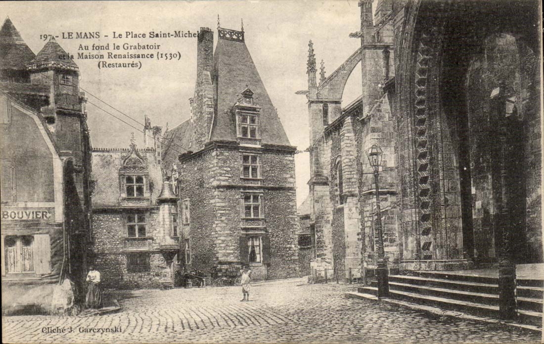Le Mans CPA la place Saint Michel Au fond le Grabatoir et la maison renaissance (1530) (restaures)