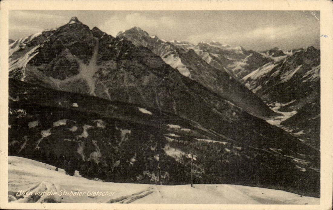 Blick auf die Stubaitaler Gletscher — vue panoramique des glaciers — éditeur non visible