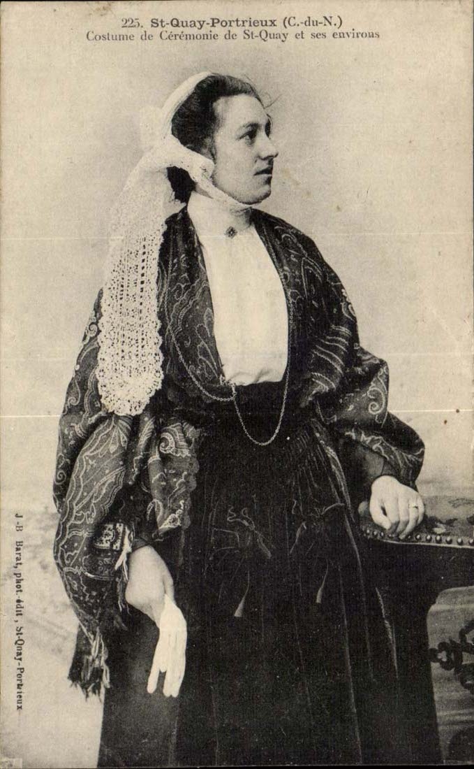 Costume de Cérémonie de St-Quay-Portrieux (C.-du-N.) — n°225 — J.-B. Barah, phot. add. St-Quay-Portrieux
