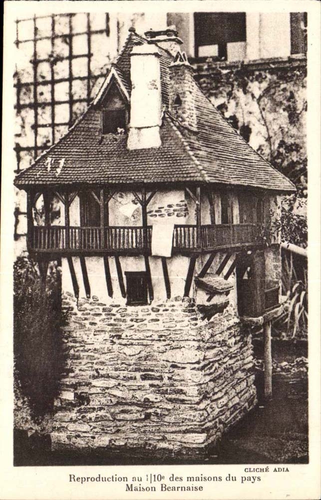 Maison Béarnaise — Reproduction au 1/10e des maisons du pays — Cliché ADIA