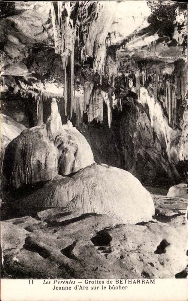 Les Pyrénées — Grottes de Bétharram — Jeanne d'Arc sur le bûcher