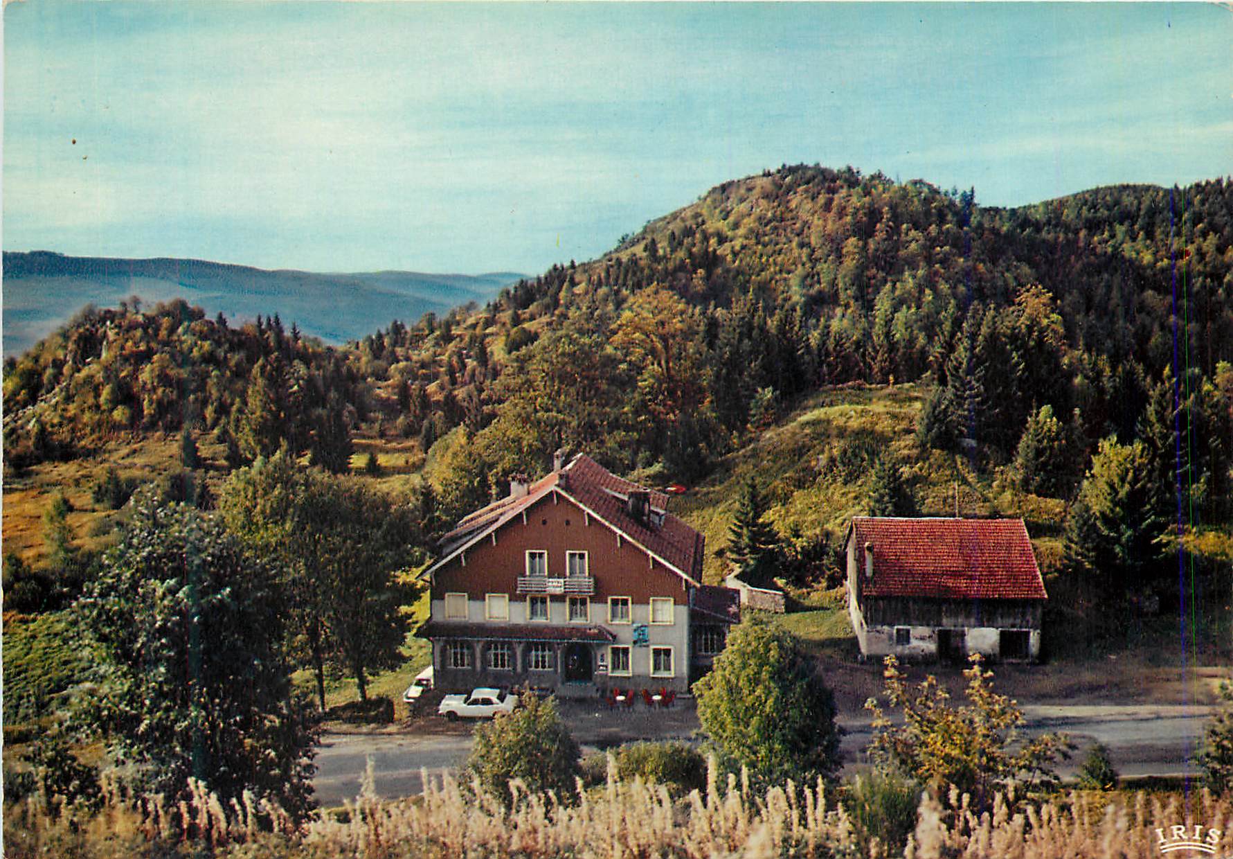 CPM Les hautes vosges col de grosse pierre alt 955m dans son cadre de verdure hotel du moutier des fees