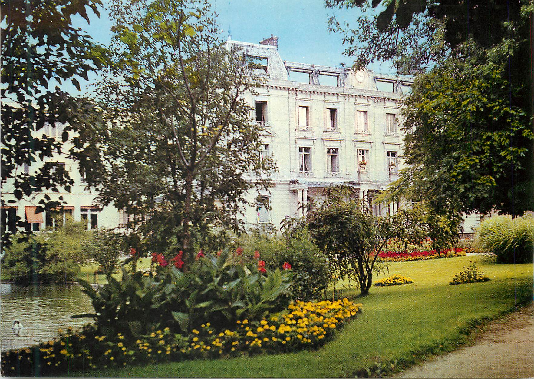 CPM Chateau des charmilles le mille pattes valenton (val de marne)