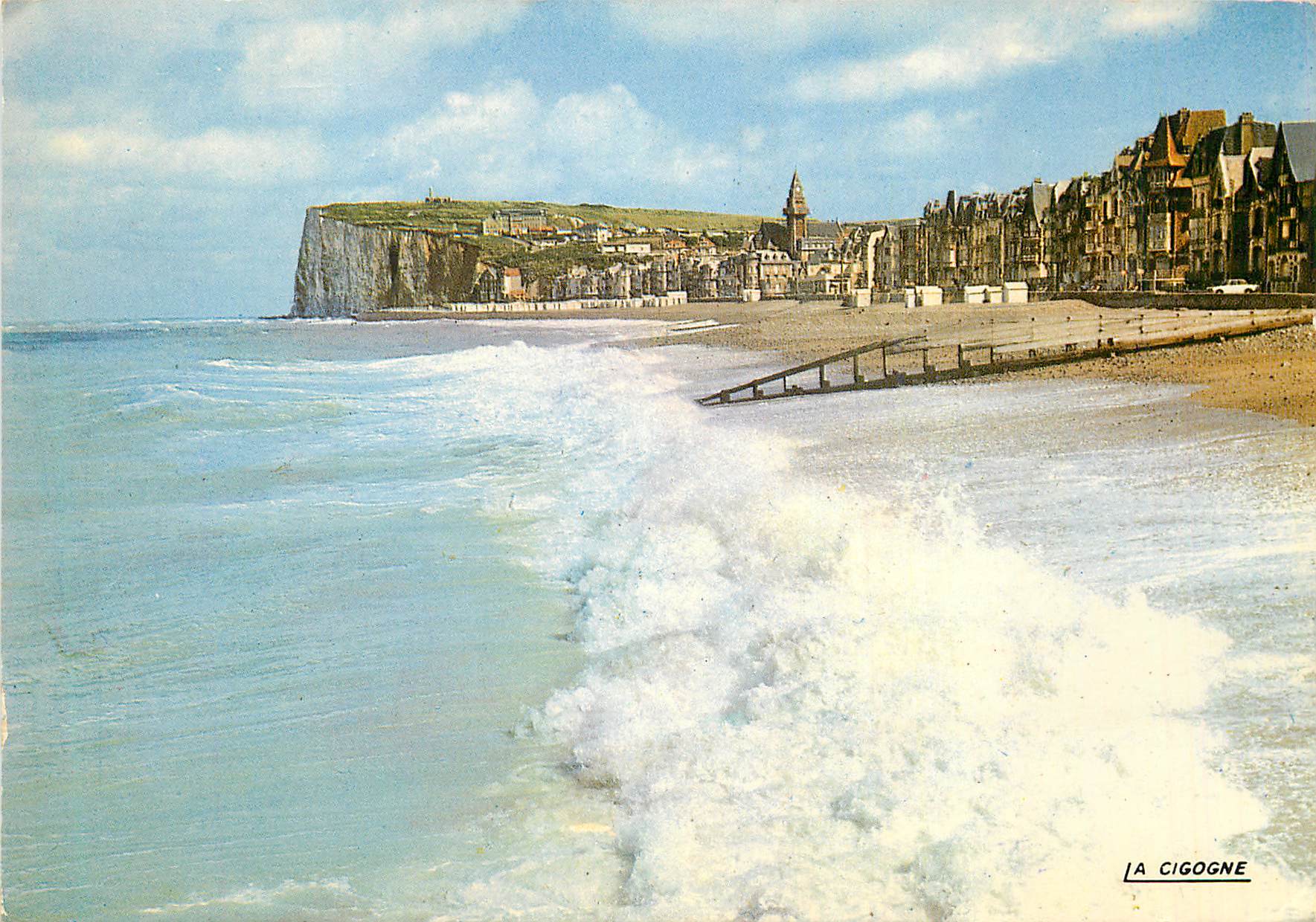 CPM Normandie France Le bris des vagues et vue sur Mers