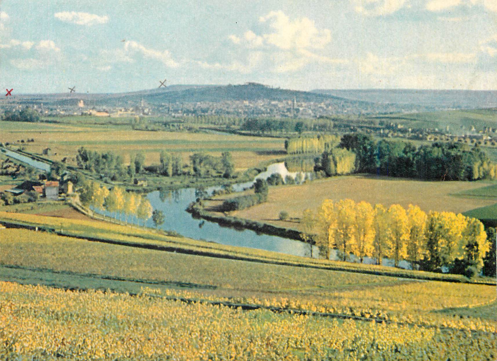 CPM La marne vue de nos vignobles d hautvillers Moet & Chandon Champagne Epernay