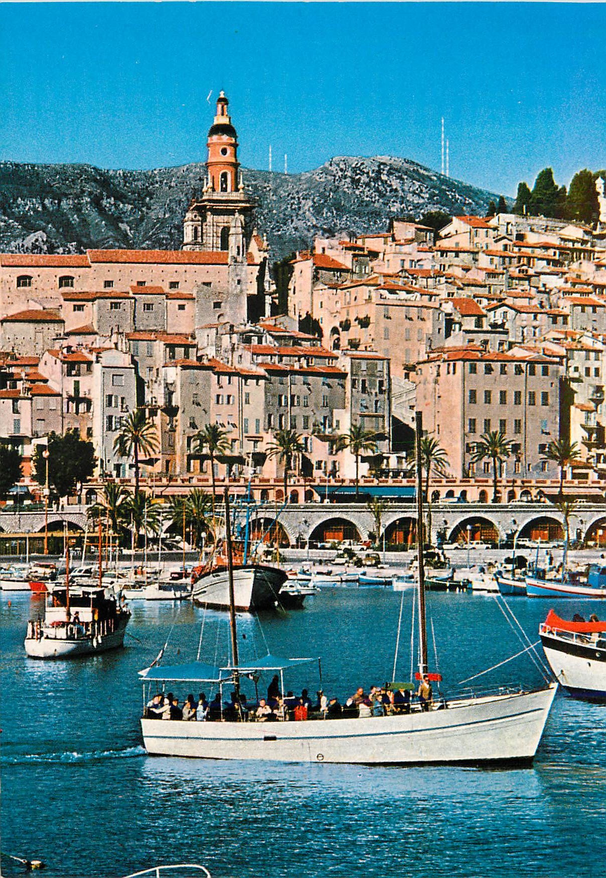 CPM Menton (la vieille ville)  le sylco sortant du port croisieres sur roquebrune et monaco Bateau
