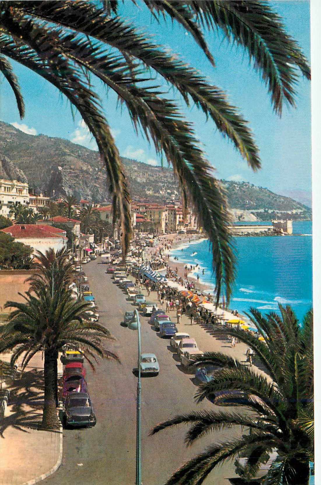 CPM Menton la promenade ses plages vue vers l italie