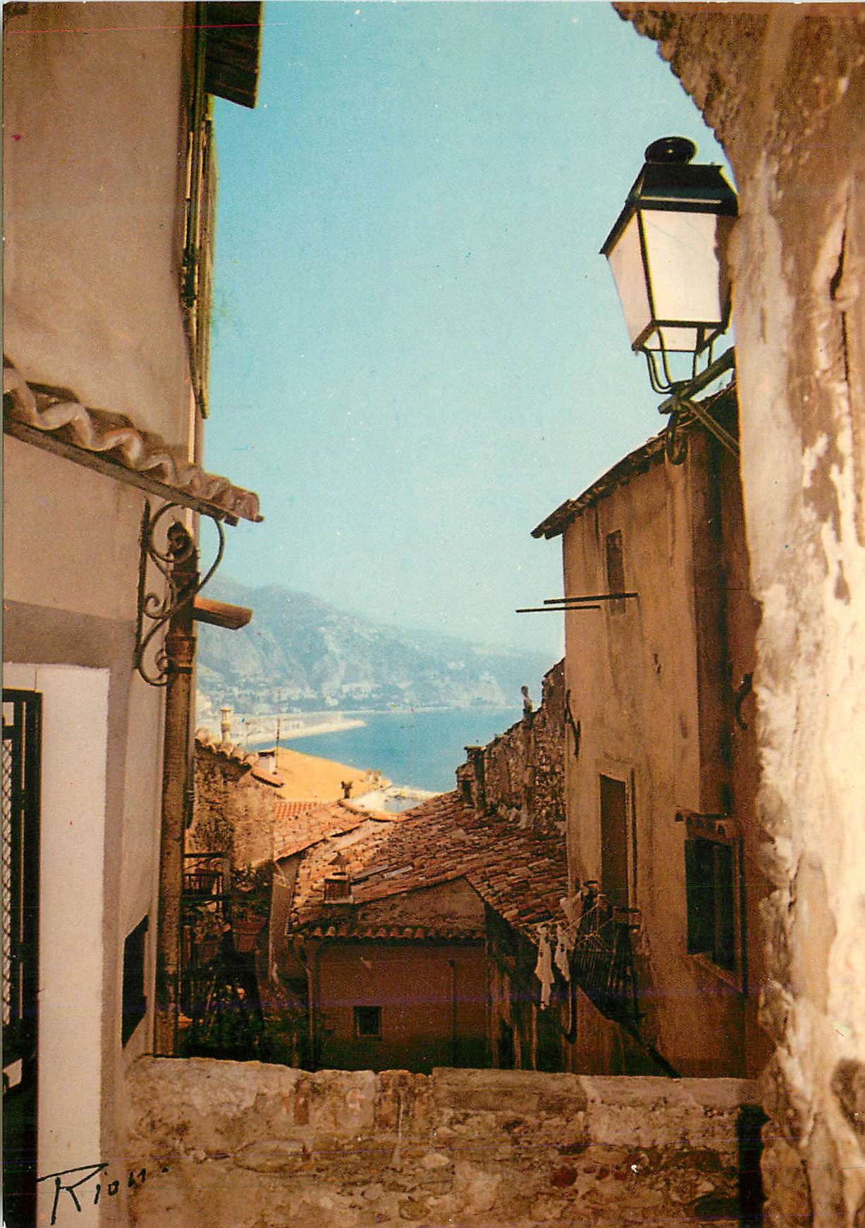 CPM Menton vieille rue echappee sur l italie
