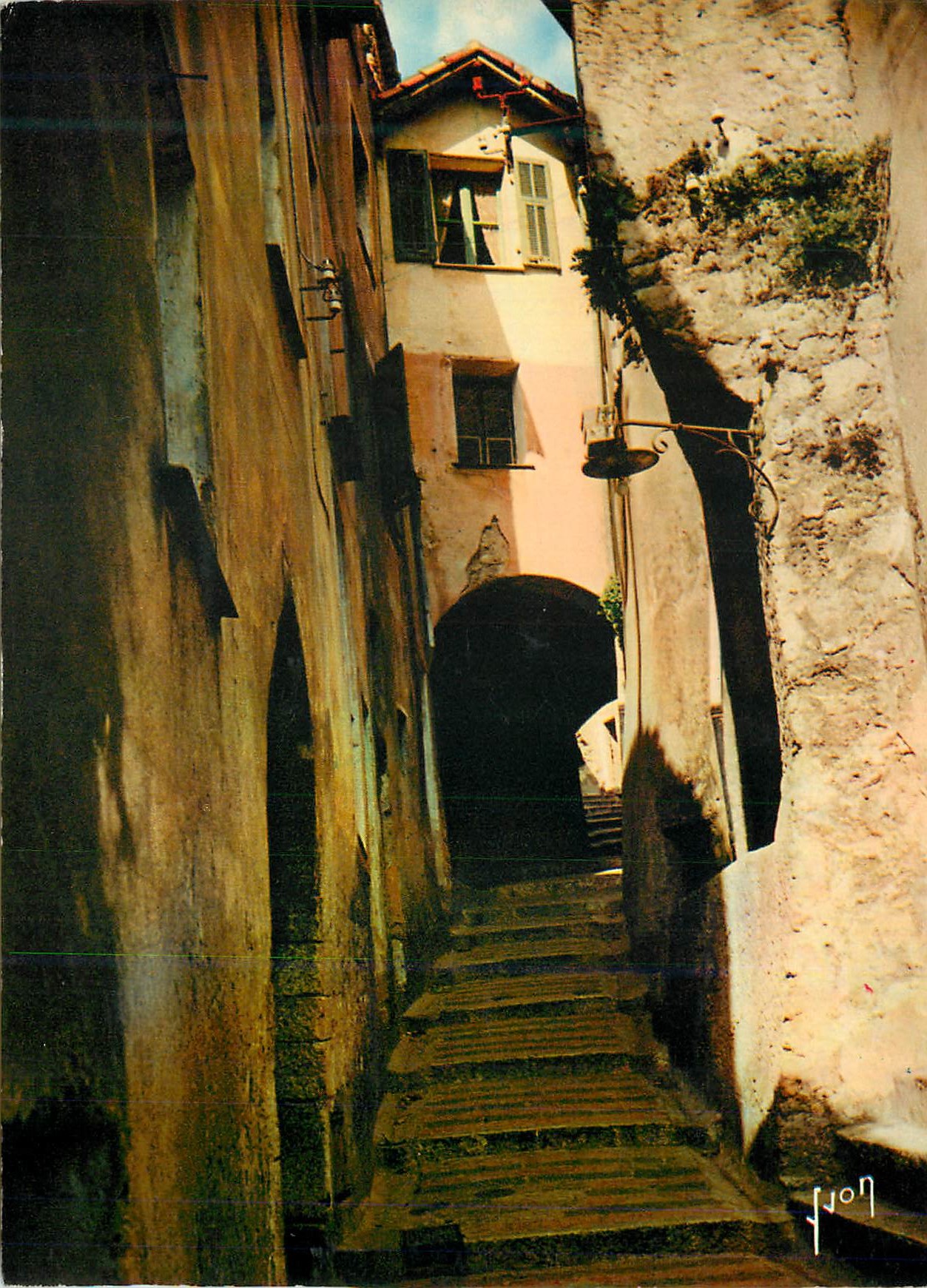 CPM Roquebrune (alpes maritimes) vieille rue voutee