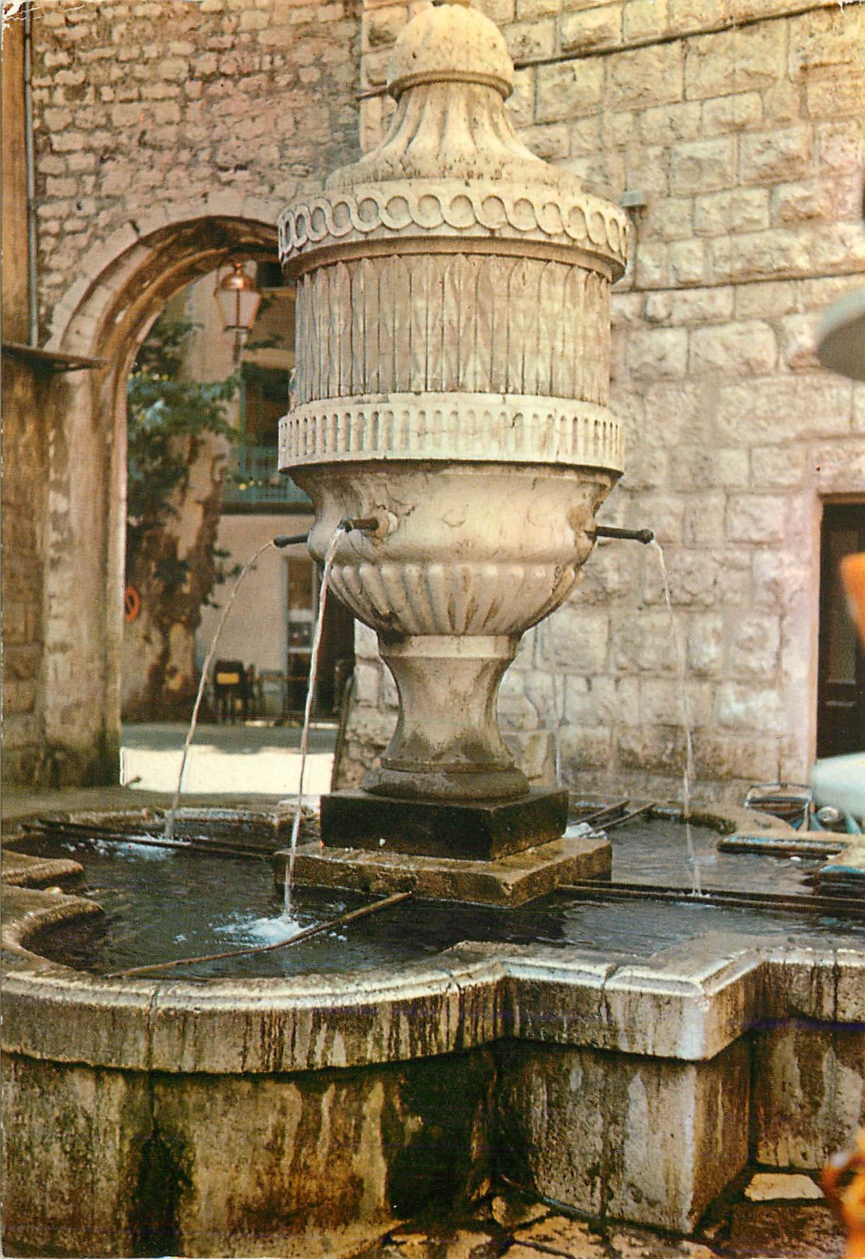 CPM Cote d azur vence (alpes maritimes) la fontaine du peyra