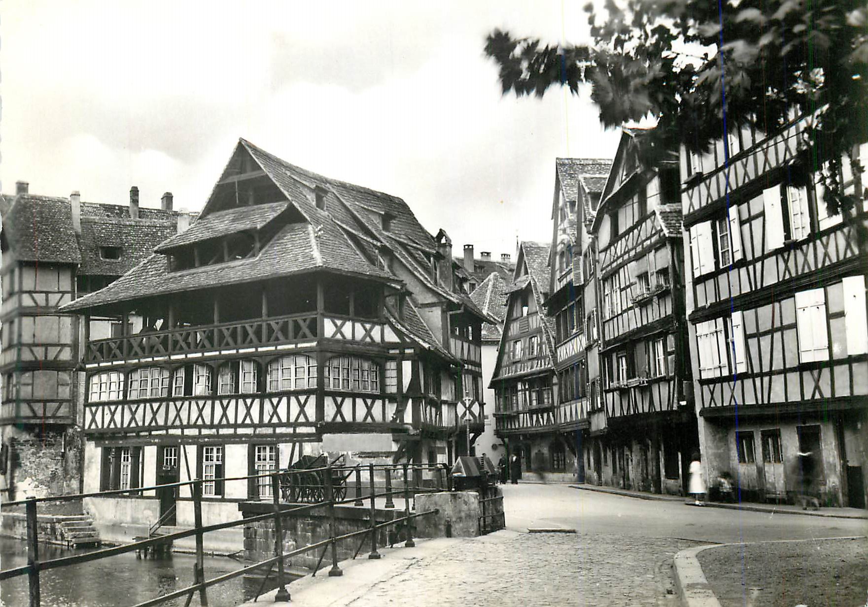 CPM Le vieux strasbourg le bain aux plantes maison des tanneurs