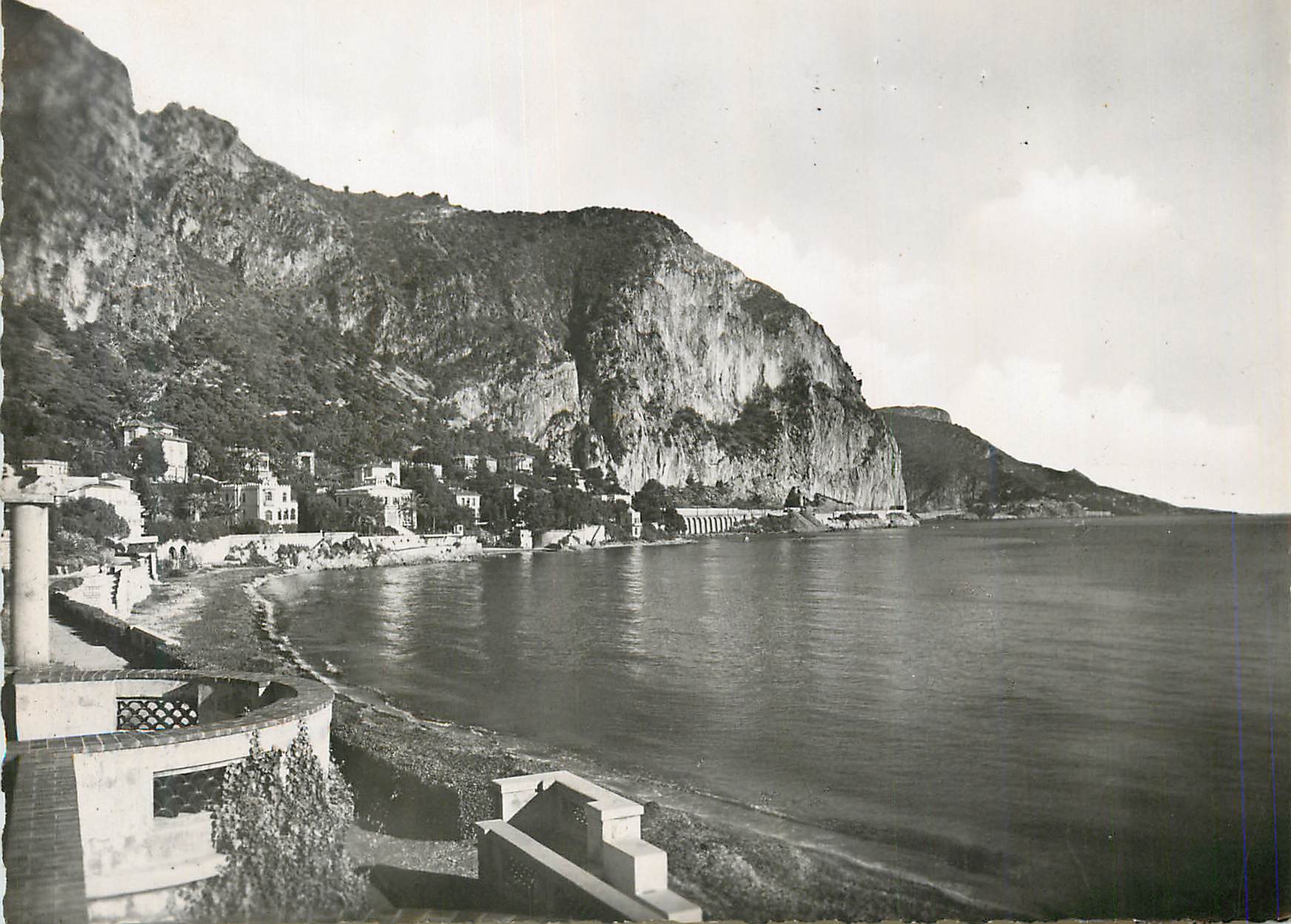 CPM Beaulieu sur mer la plage et le cap roux