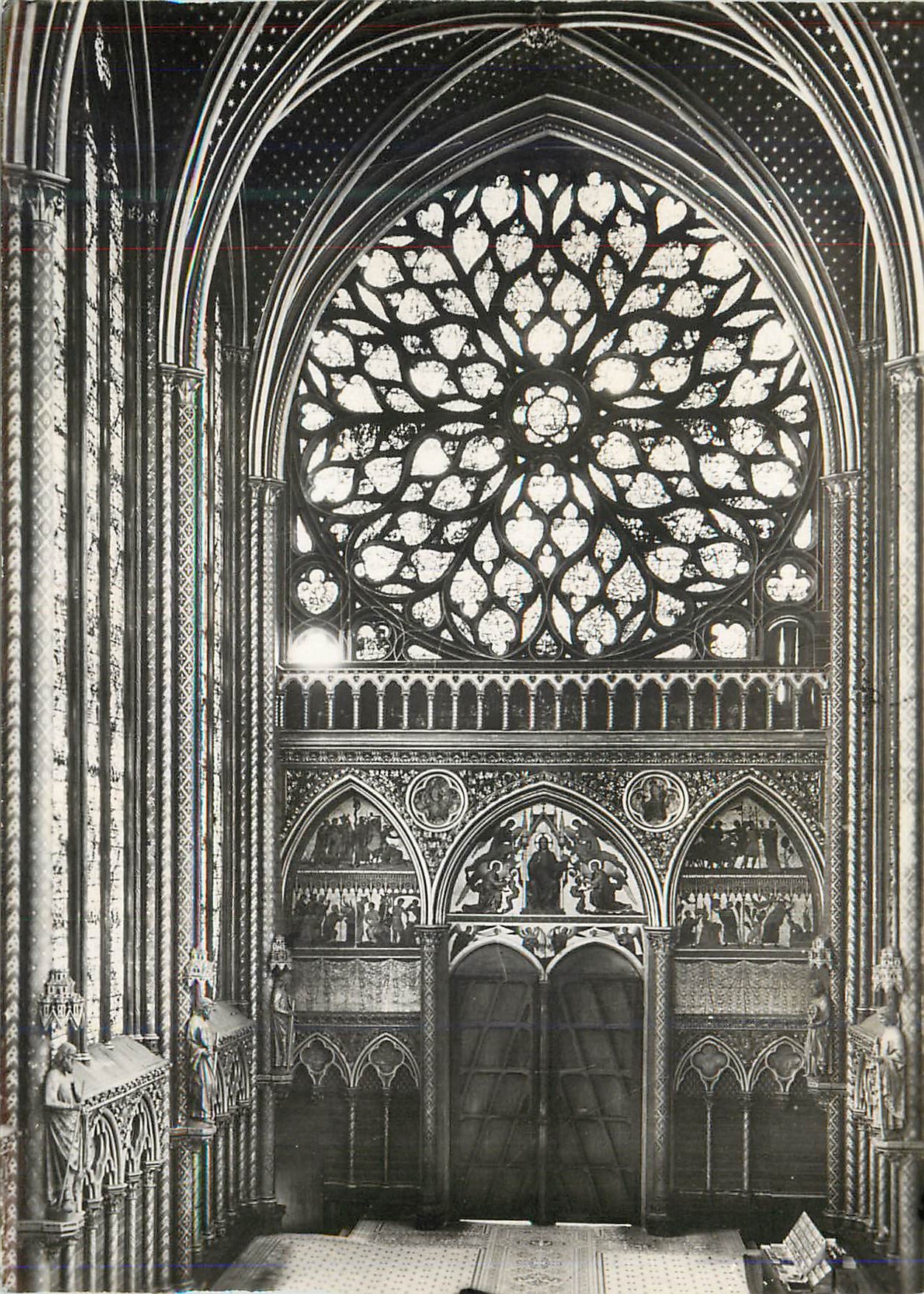 CPM Paris la sainte chapelle du palais (xiii s) chapelle haute la rosace (xv s)
