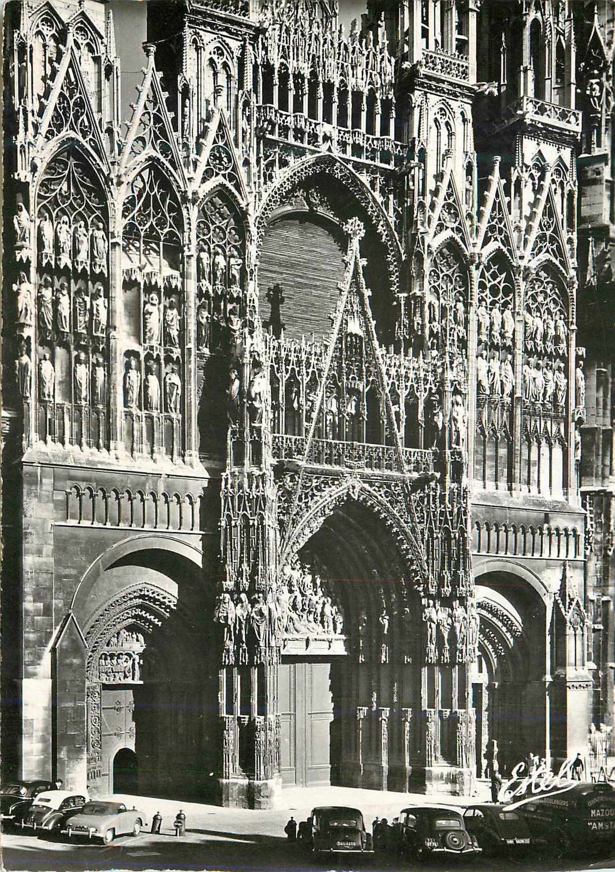 CPM Rouen facade de la cathedrale Automobile Traction