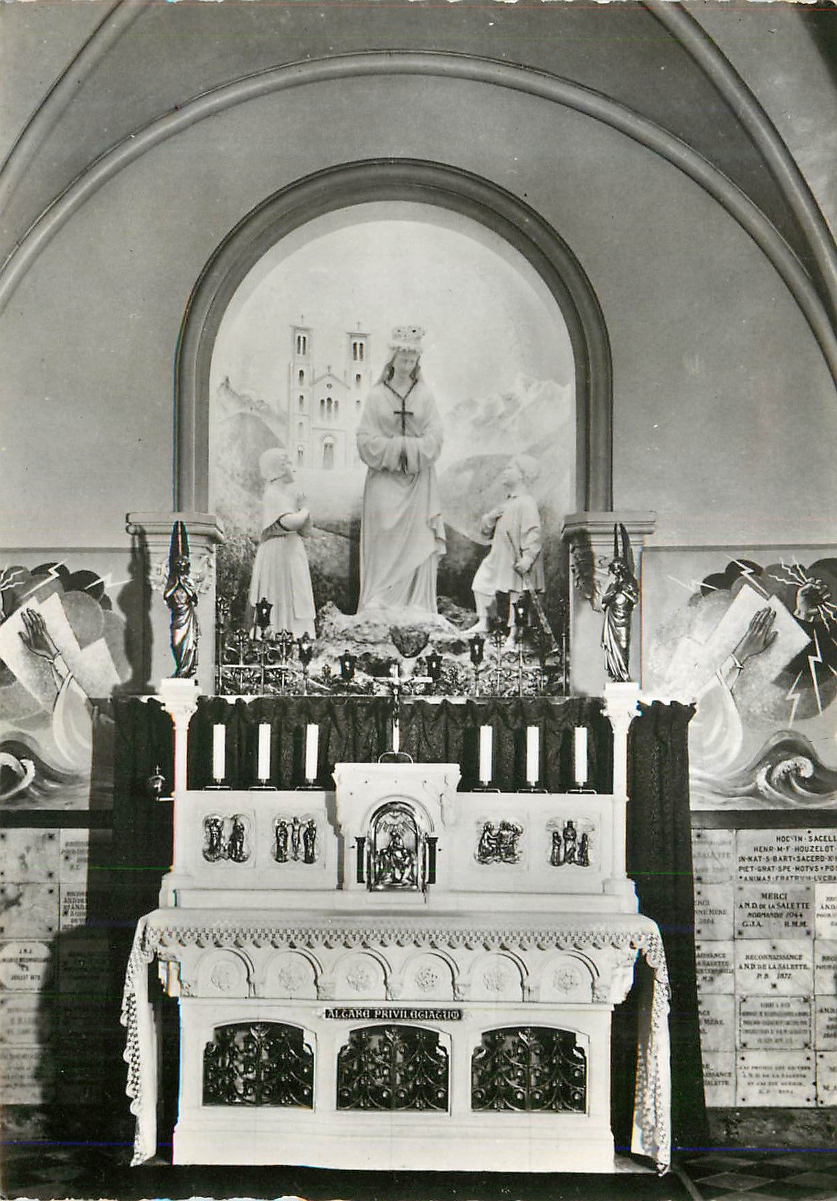 CPM Chapelle n d de la salette paris (xv) autel et groupe de l apparition
