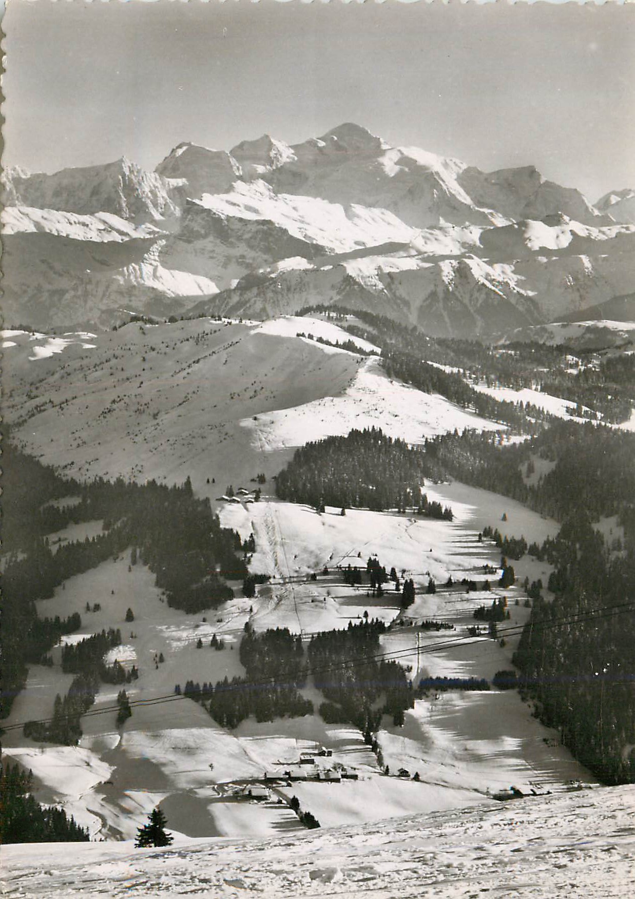 Vue panoramique des Alpes enneigées — éditeur non identifiable