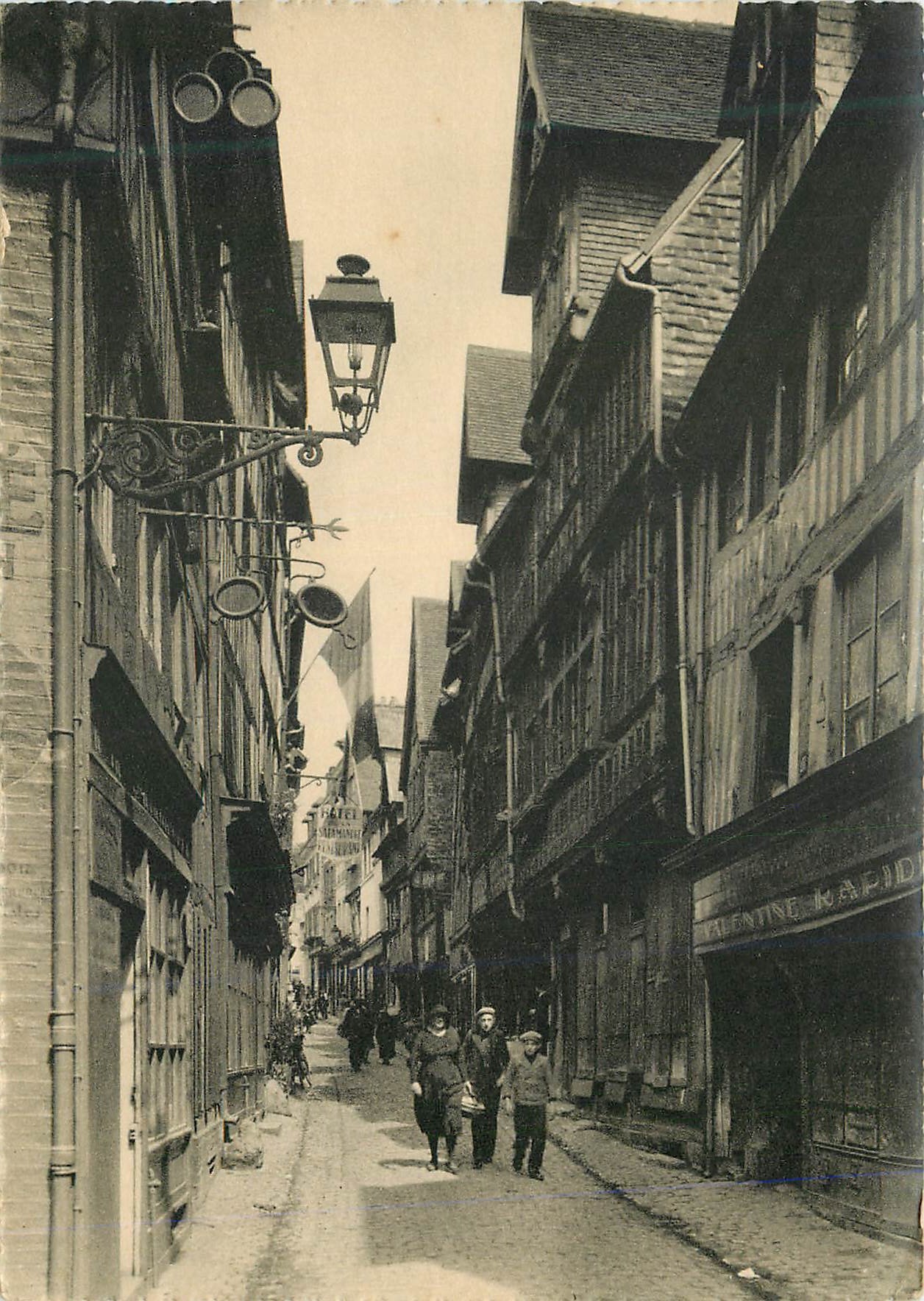 CPM Lisieux (calvados) la rue aux fevres