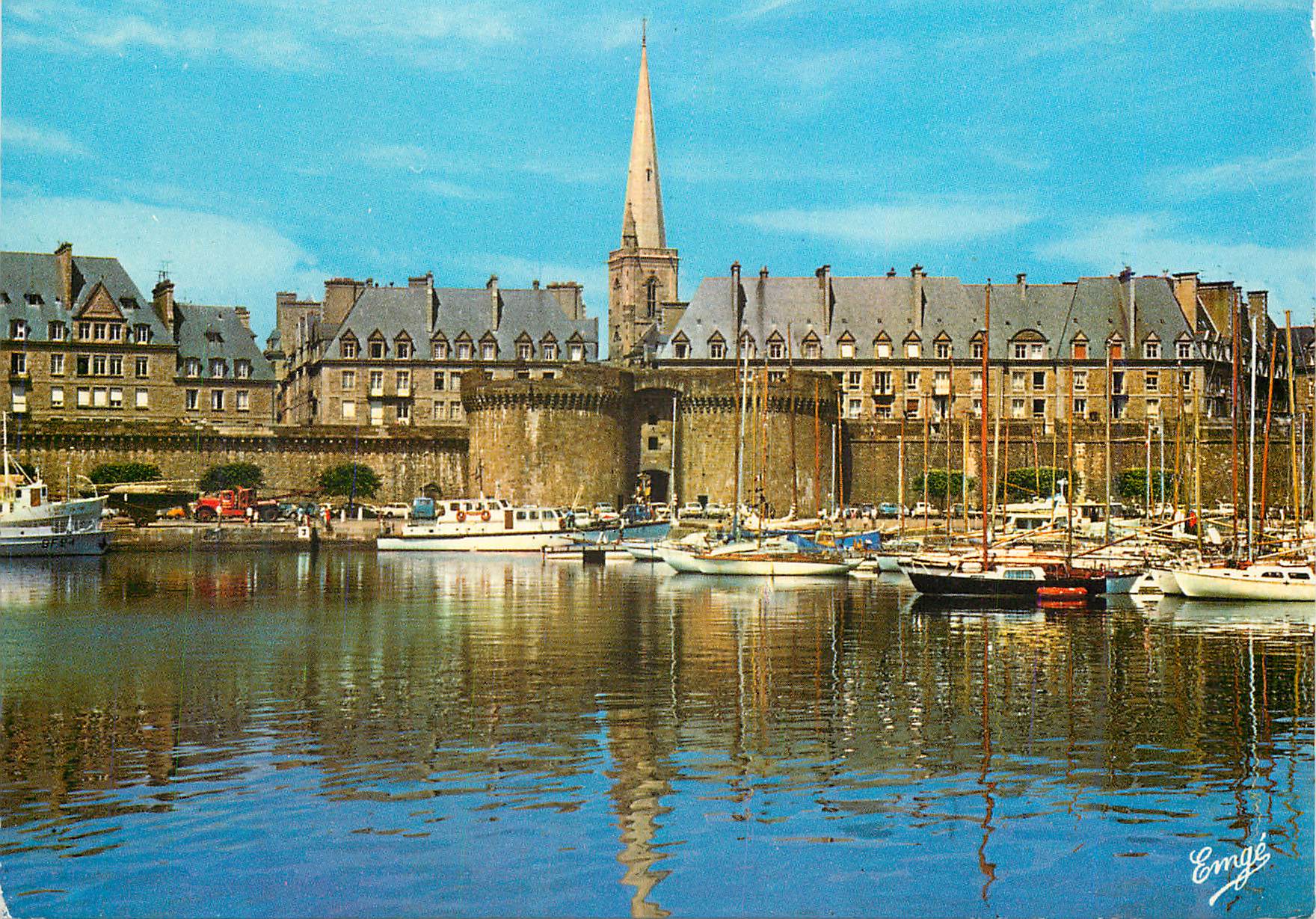 Porto di Lorient — vista del castello e della torre — Editore Emgé