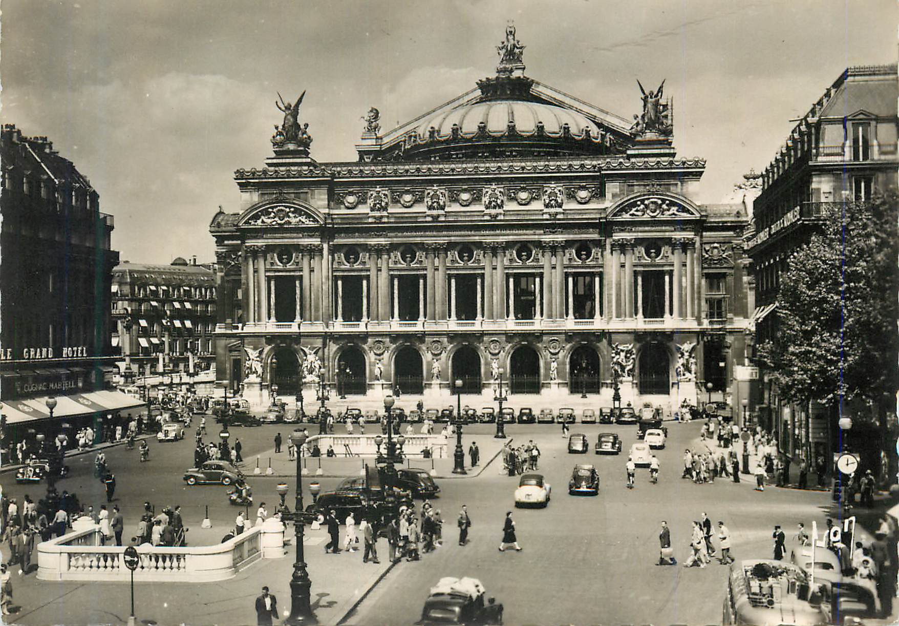 CPM Paris en flanant place de l opera