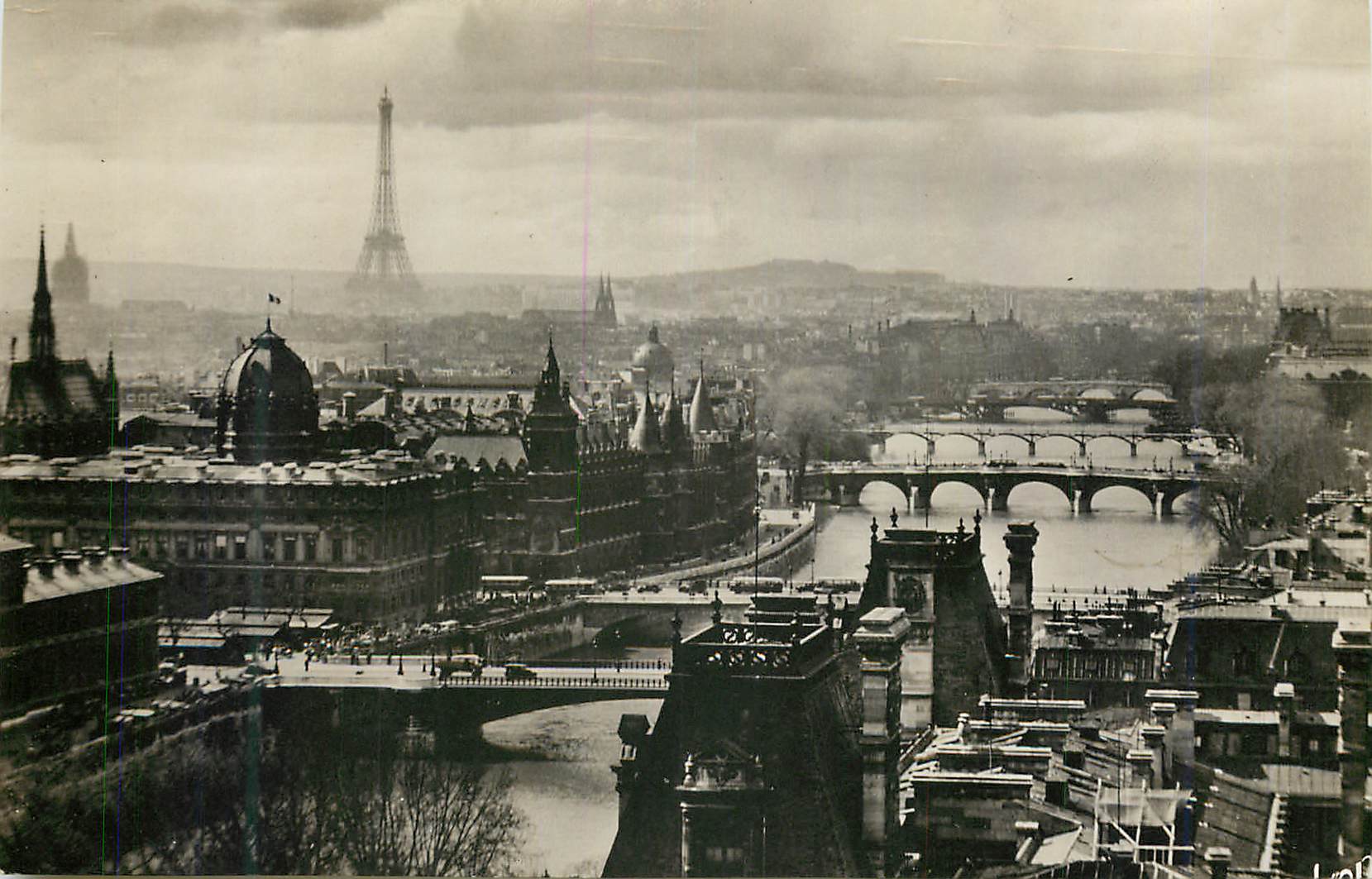 CPM Paris en flannant perspective des sept ponts Tour Eiffel