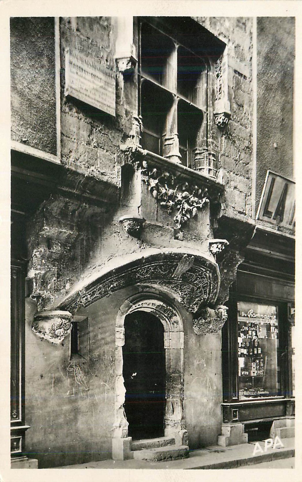 CPM Villefranche de rouergue aveyron porte et fenetre du xv siecle