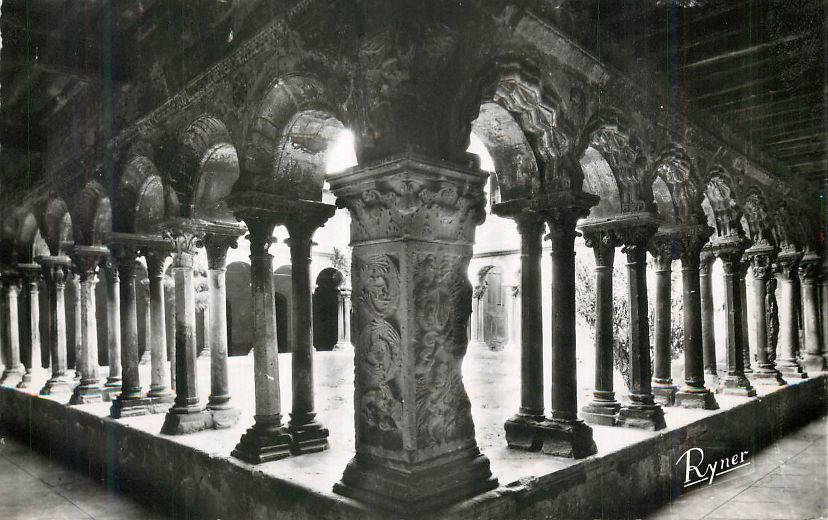 Cour intérieure du monastère de San Isidoro — Ryner