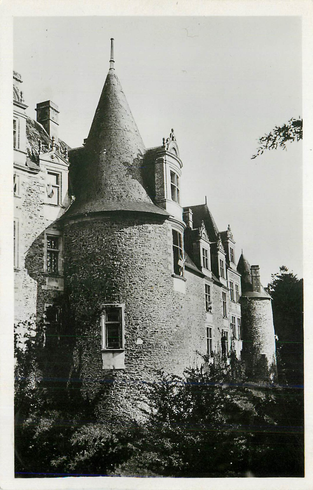 CPM Chateaubriant tour ou francoise de foix fut assassinee par son mari jean de laval en 1537