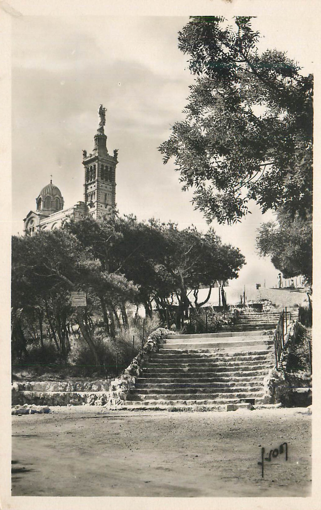 CPM Marseille (b du r) basilique n d de la garde