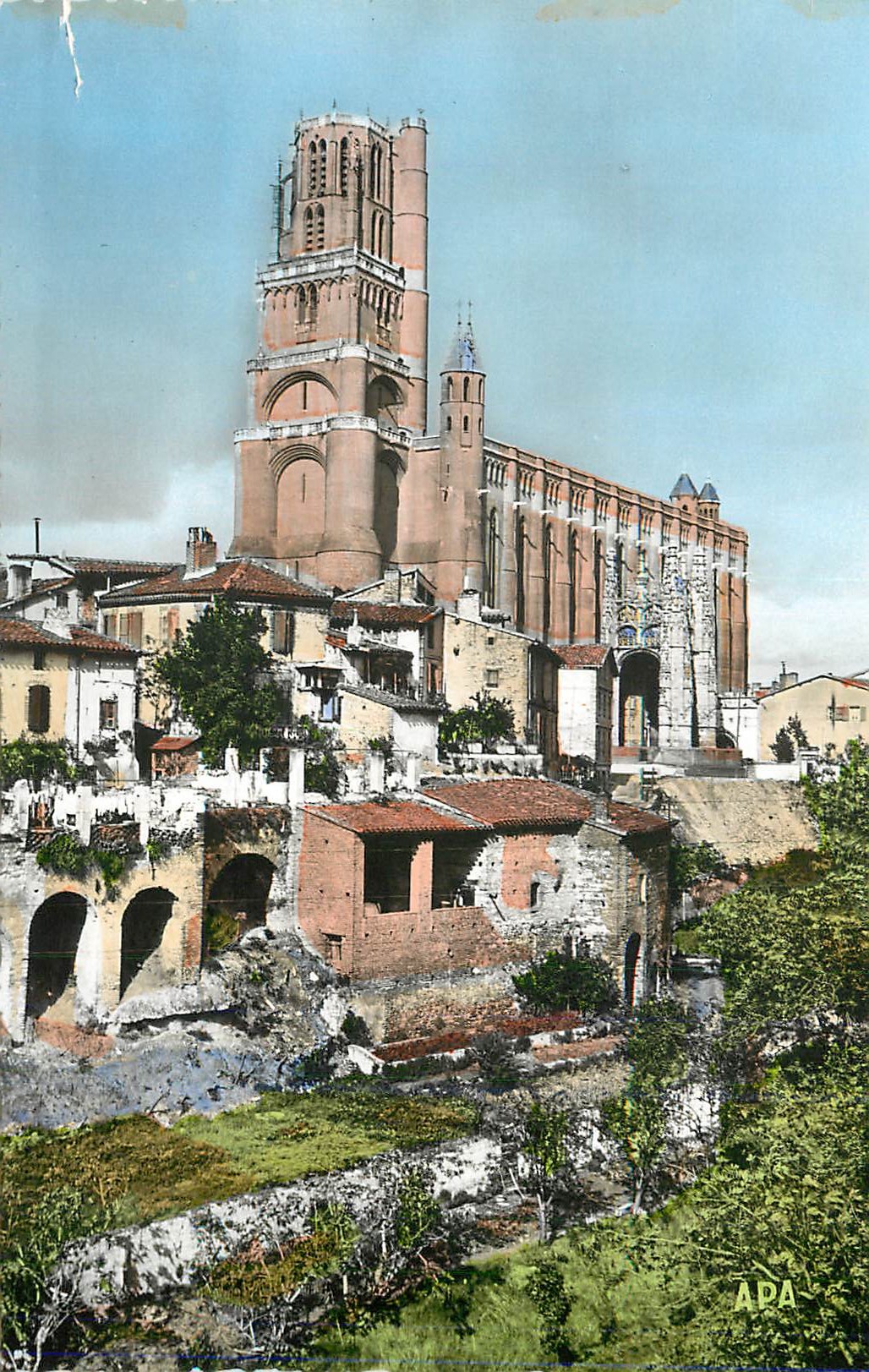Catedral de San Etienne de Autun — vista panorámica — editor APA