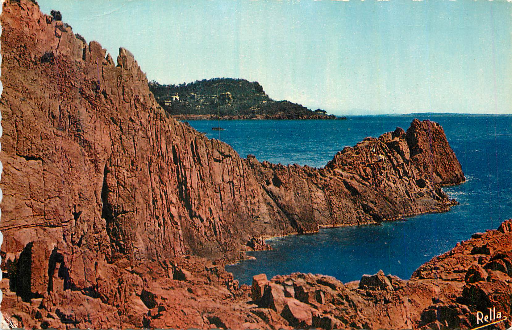 CPM La corniche d or les calanques du trayas au fond la pointe de l esquillon