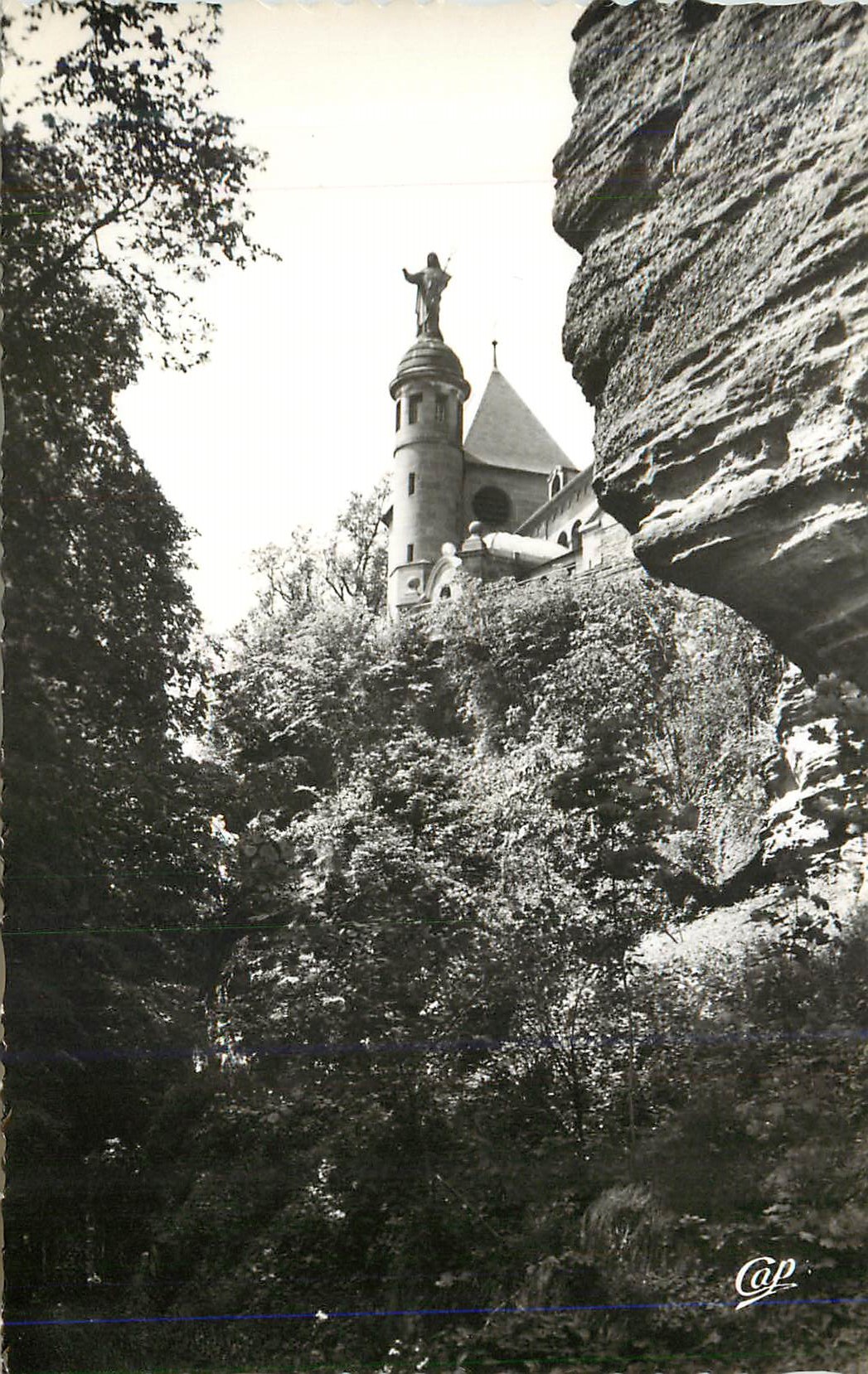 Château de la Vierge — statue de la Vierge Marie surmontant une tour — éditeur Cap